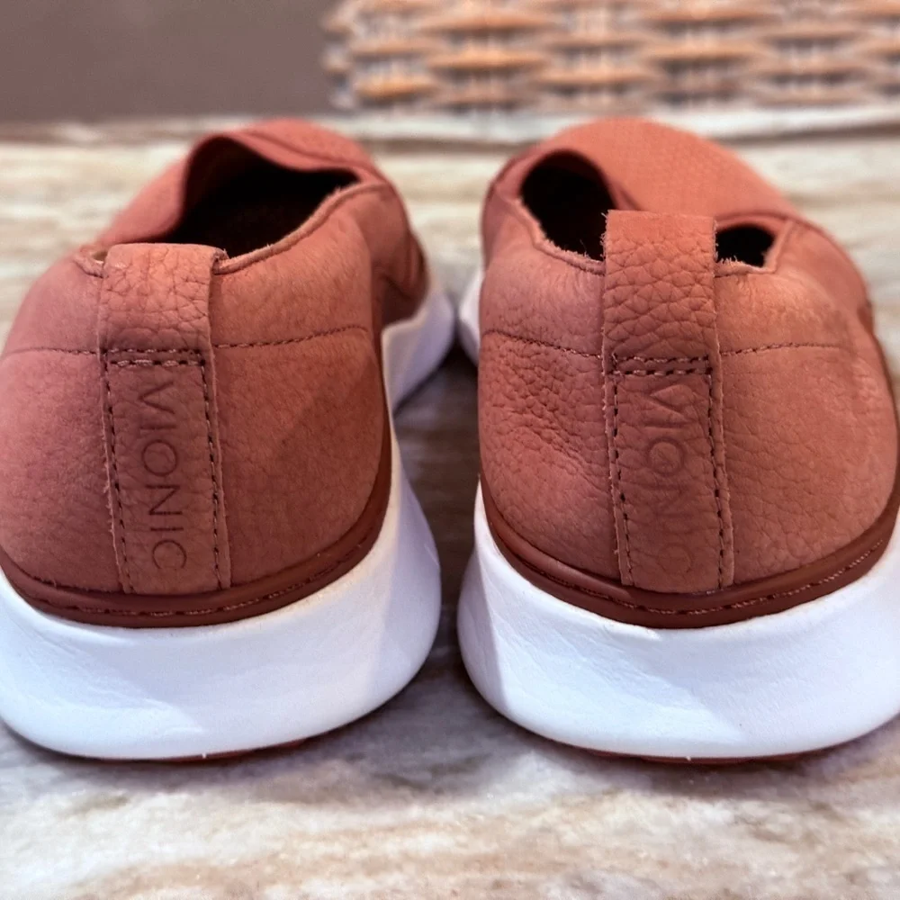 Women’s VIONIC Roxan rose leather sneakers. Size 8.5 - Picture 3 of 8